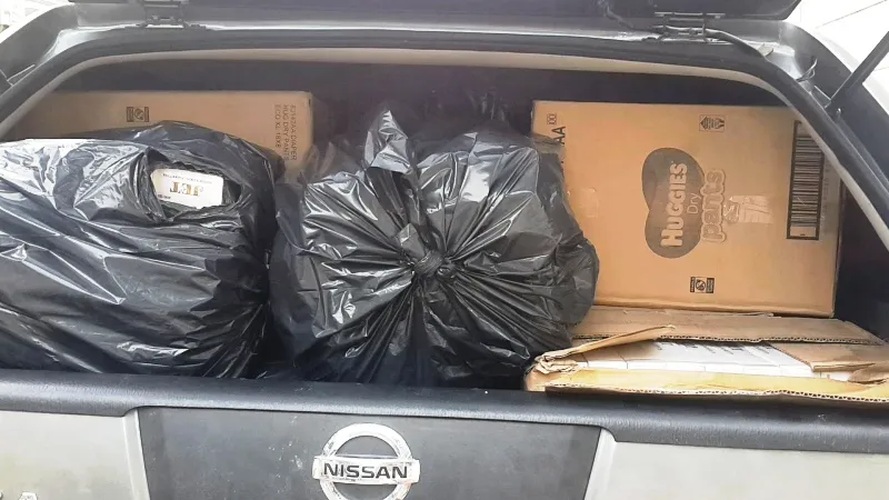 Xế hộp chở cả ngàn cây thuốc lá lậu bị bắt ở trung tâm Sài Gòn ảnh 1